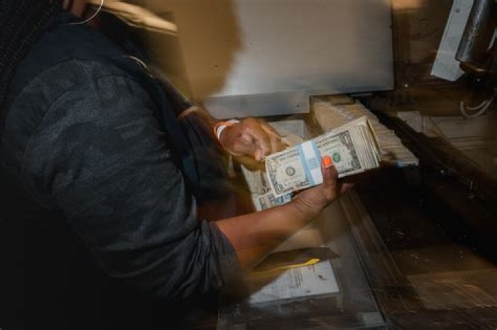Can stores accept ripped money?