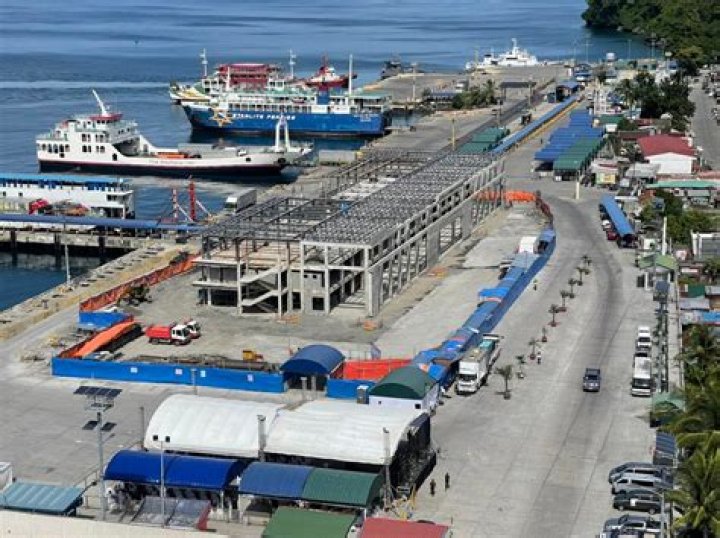 How many seaports are in Indonesia?