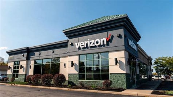How many Verizon stores are there 2020?