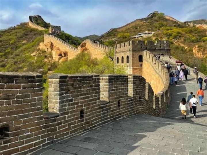 Is the Great Wall of China one continuous wall?
